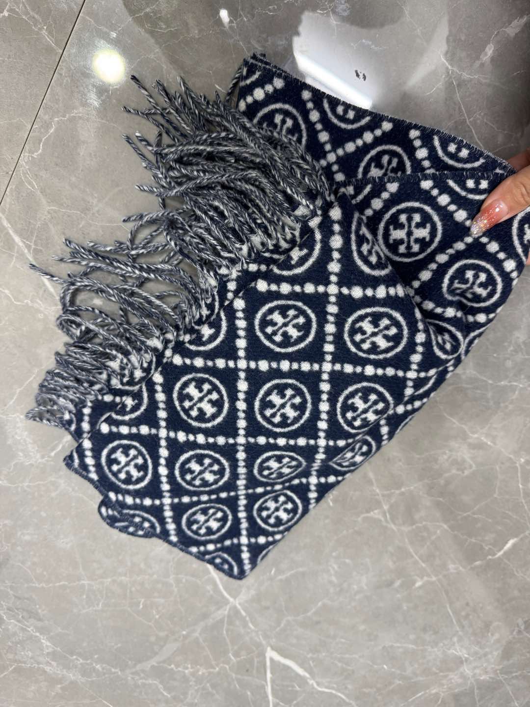 TORY BURCH.TB new double-sided scarf/navy blue