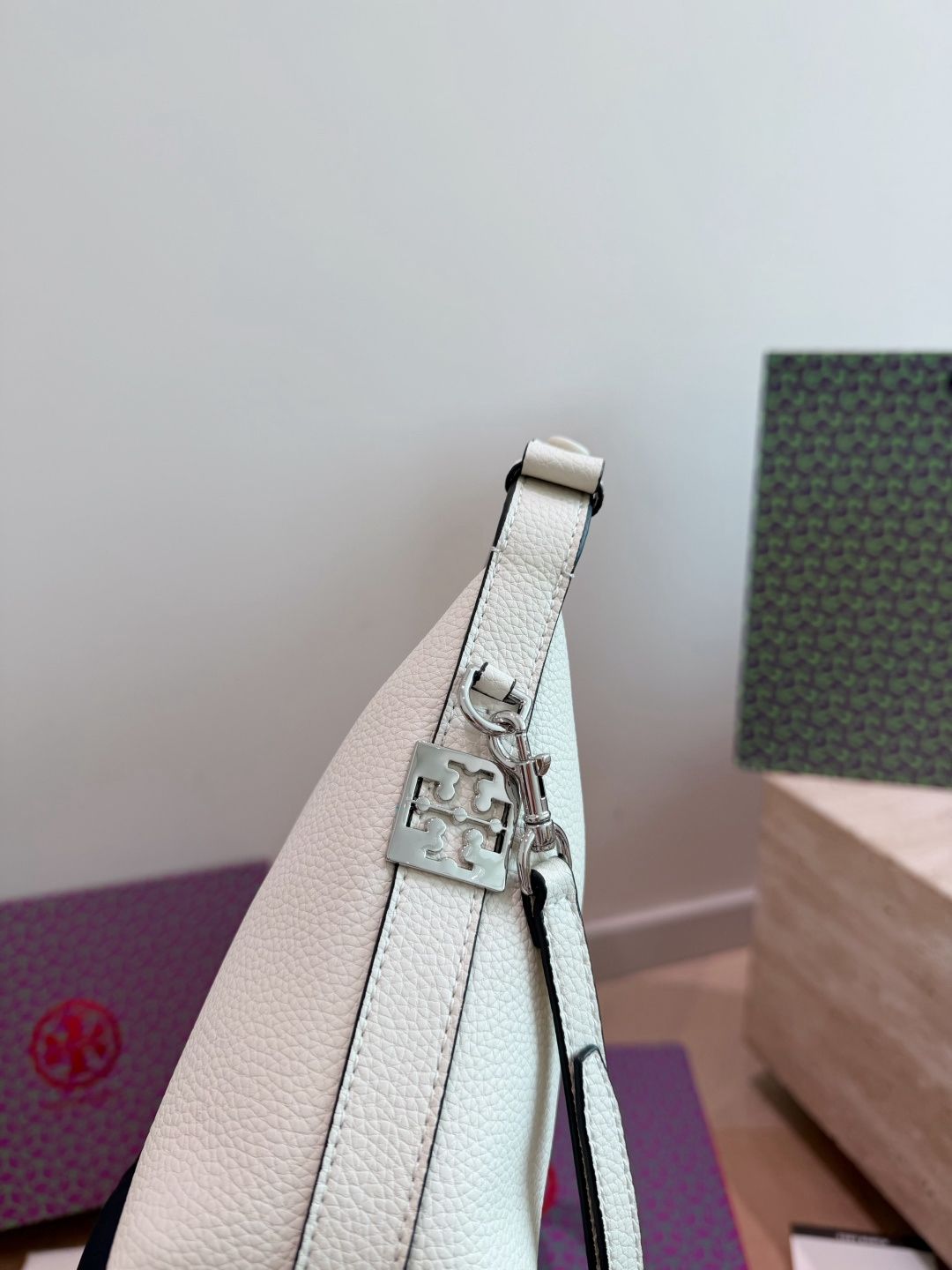 Comes with Toryburch gift box/lunch box package