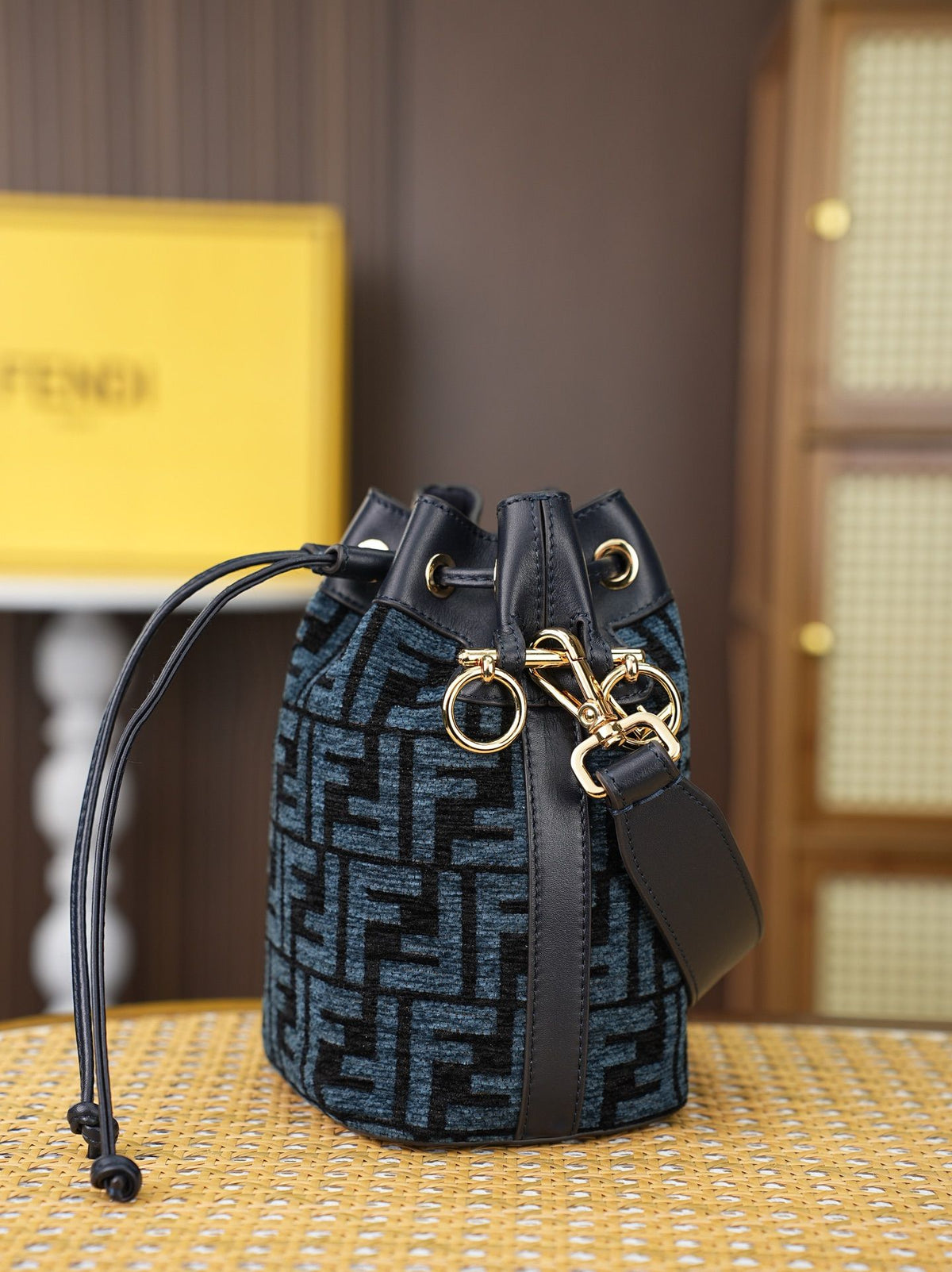 Model: 96827, Dark Blue, Size: 181210㎝. This FENDI-style MON TRÉSOR bucket bag features the iconic pigeon grey FF logo. It is highly practical for both shoulder or hand-carrying