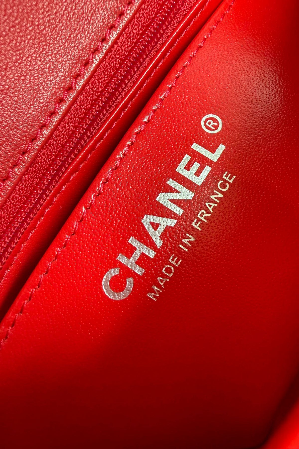Upgraded version (full leather inside and outside) CF 20cm lambskin. Exclusive product in the market. Please see the pictures for leather details and workmanship. It is perfect. Welcome to compare. 116 red silver buckle.