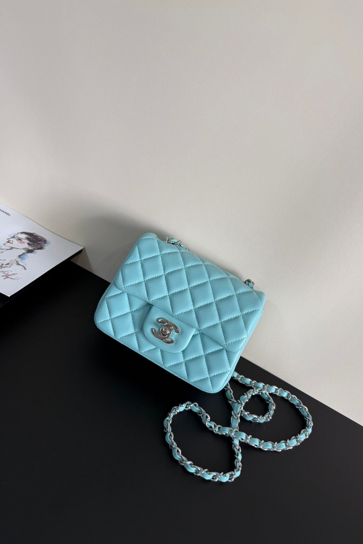 Tiffany Blue Silver Buckle Classic Flap Ten Thousand Years Classic Cf Square Fatty Return is exquisite and durable. A timeless style that can be matched with anything.
