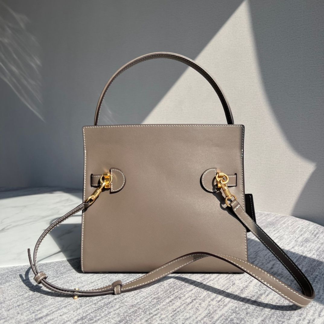 Purchasing quality 450.TB new Lee Radziwill bag with a stiff and contoured handbag shape, creating a modern and capable temperament, effortlessly showcasing fashion. Additional features include 1 middle zipper compartment, 1 zipper pocket, and a detachabl