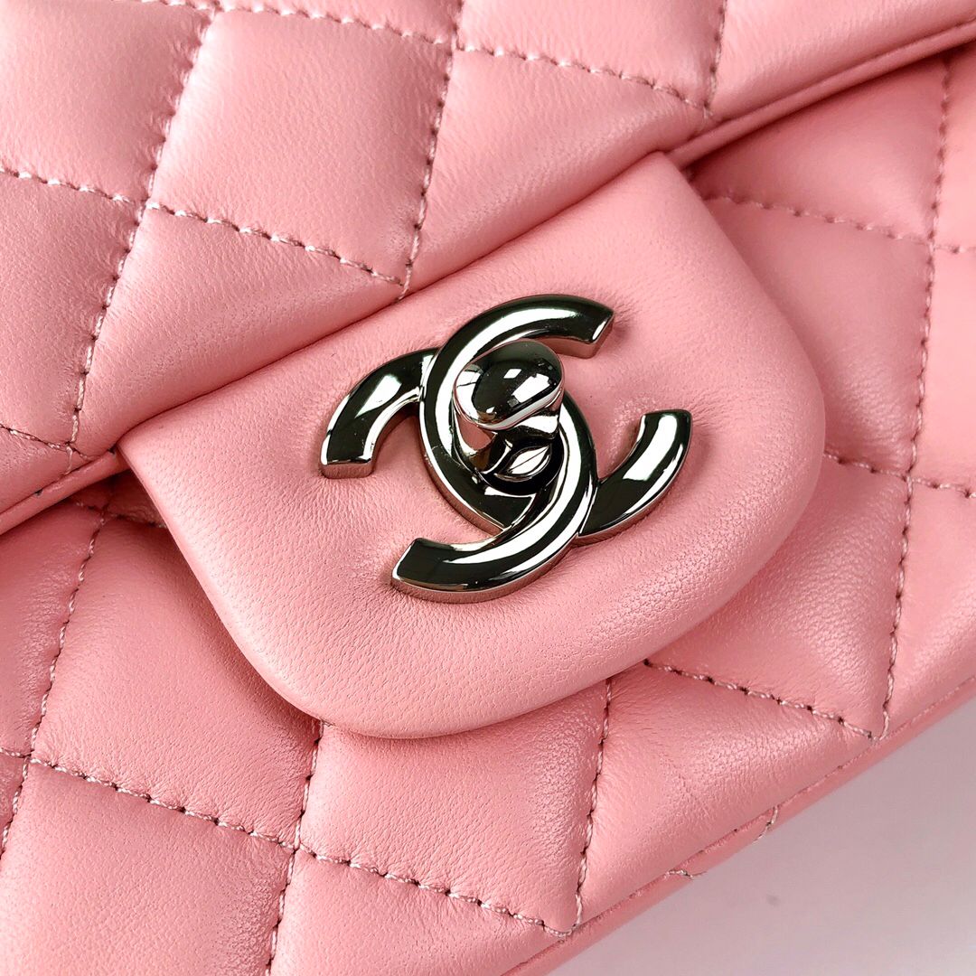 Fang Fatzi Mini 17cm CF has a very feminine elegance and inherits classics. It is listed as the historical sales champion and is an indispensable piece in every pink fan’s wardrobe. 17cm650 Sheepskin