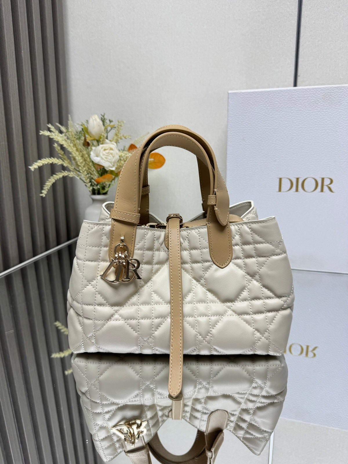 TOUJOURS handbag [new color chalk white with camel rice small size]