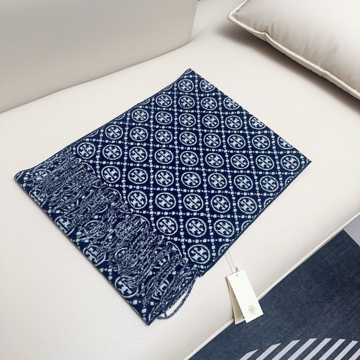 TORY BURCH.TB new double-sided scarf navy blue