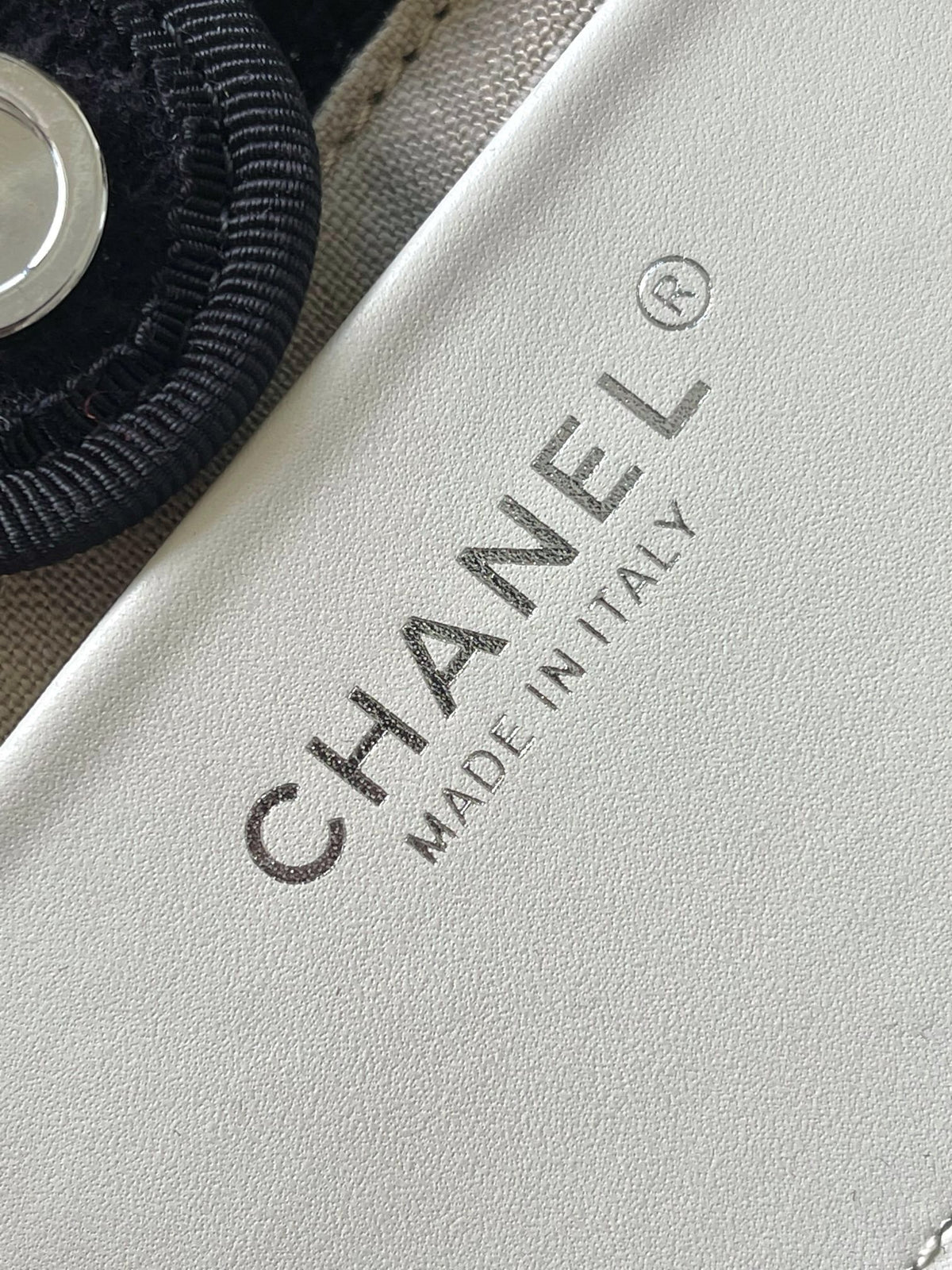CHANEL26A mini beach bag tweed silver wire + all steel hardware