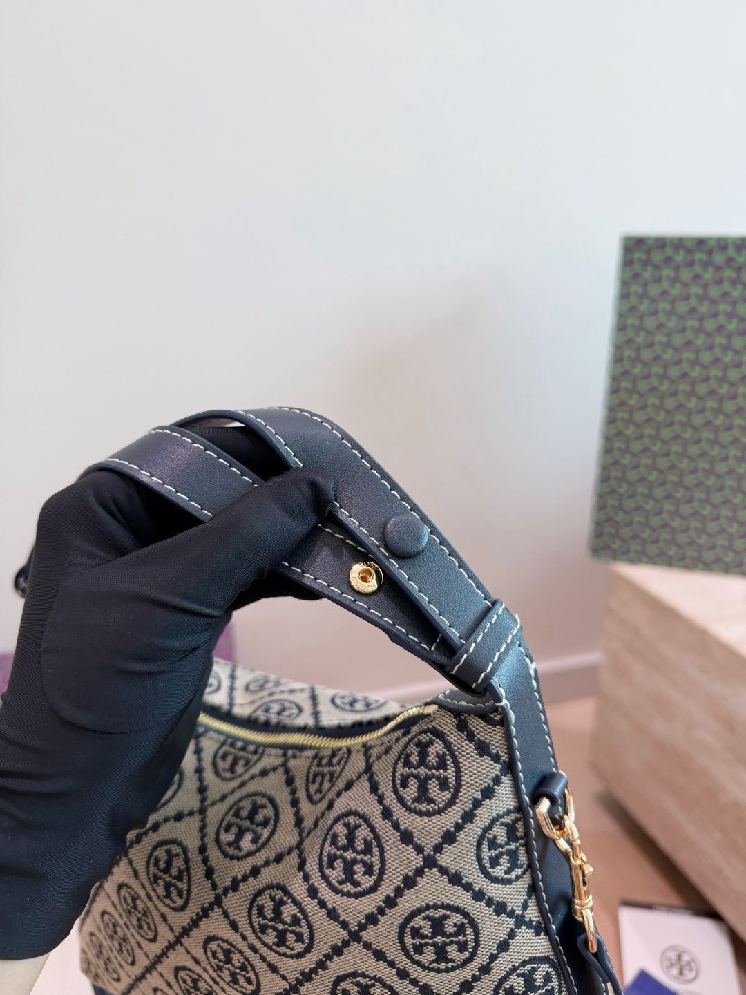 Comes with Toryburch gift box/presbyopia lunch box package