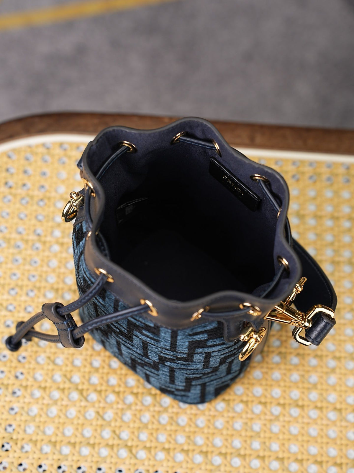 Model: 96827, Dark Blue, Size: 181210㎝. This FENDI-style MON TRÉSOR bucket bag features the iconic pigeon grey FF logo. It is highly practical for both shoulder or hand-carrying
