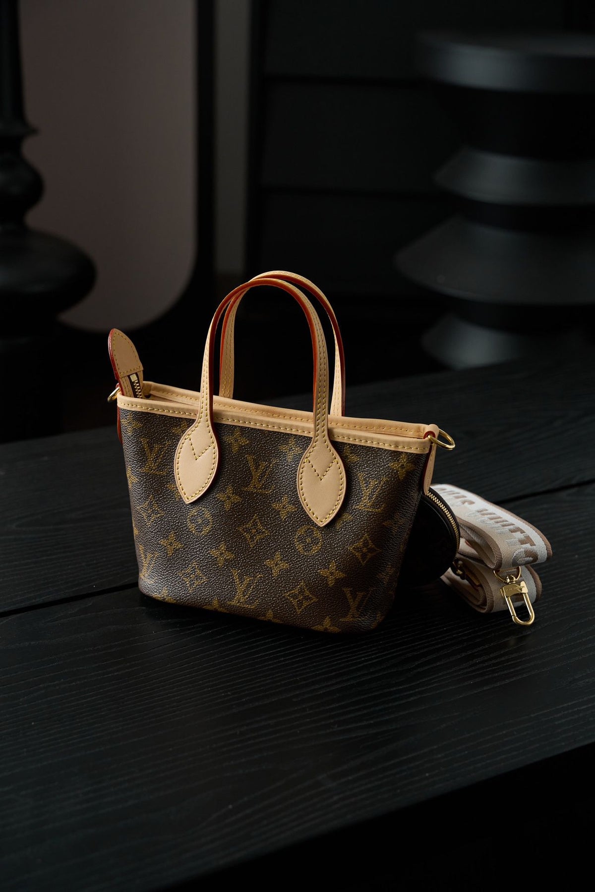 NEVERFULL BB handbag, original diamond pattern aged flower fabric, all-steel vacuum plated hardware, variable code chip M46705