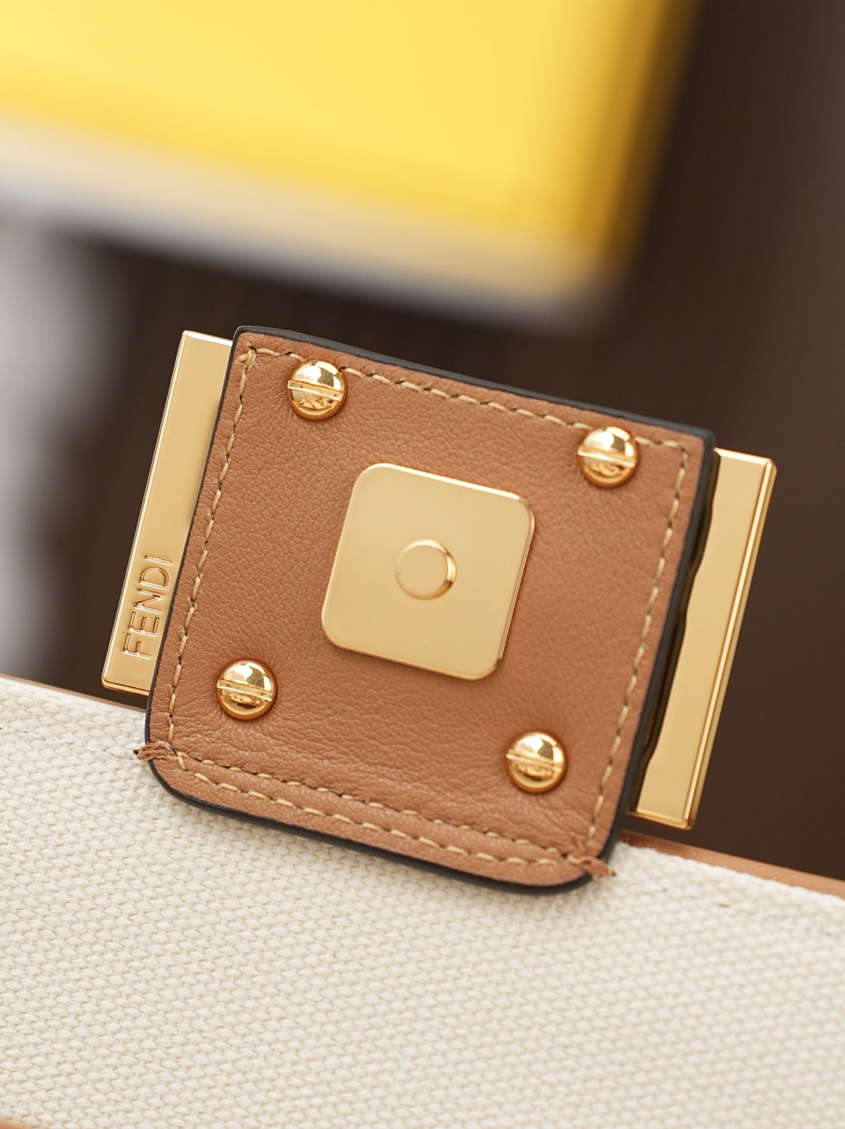 Model 6004, small size 20cm, FENDI's popular classic Baguette, crafted from high-quality canvas material, features double FF three-dimensional embroidery throughout the entire bag, creating an unparalleled texture. It comes with a detachable shoulder