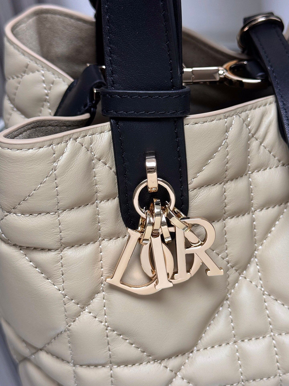 TOUJOURS handbag [Apricot with small black size]