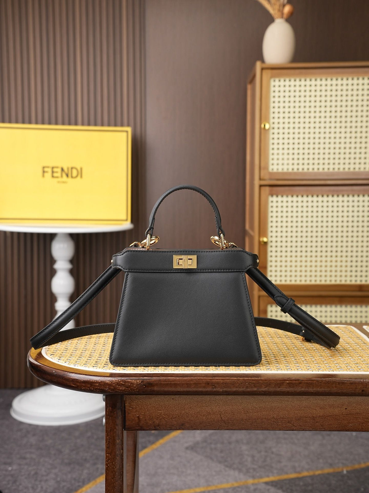 Model 8005, small size 20*11*15cm, FE ND1 "peekaboo I see u" handbag. Brand new "peekaboo I see u" is designed to showcase your unique side. The new style continues the classic trapezoidal silhouette and square twist lock design of the original "peekaboo"