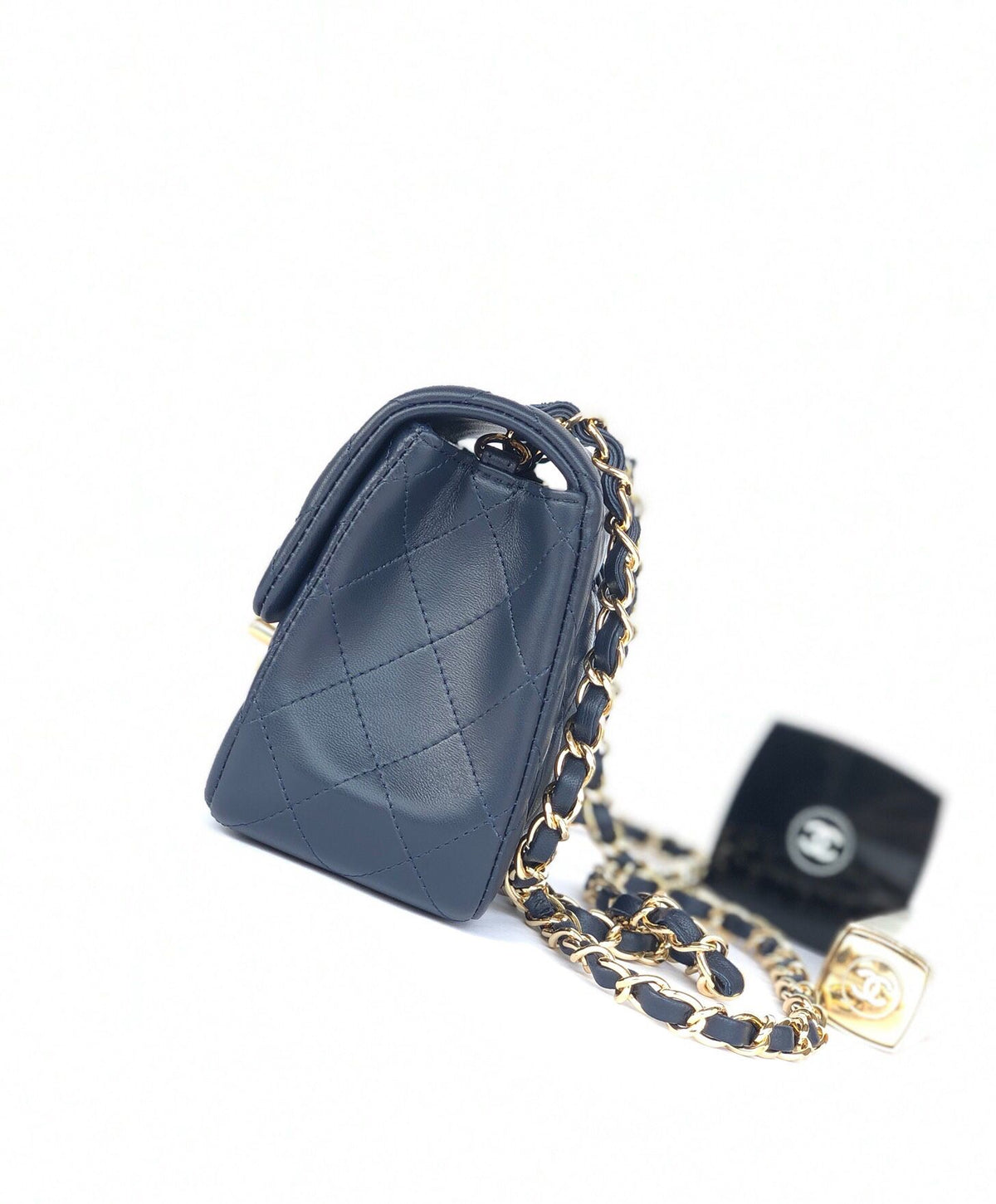Fang Fatzi Mini 17cm CF has a very feminine elegance and inherits classics. It is listed as the historical sales champion and is an indispensable piece in every pink fan’s wardrobe. 17cm650 Sheepskin