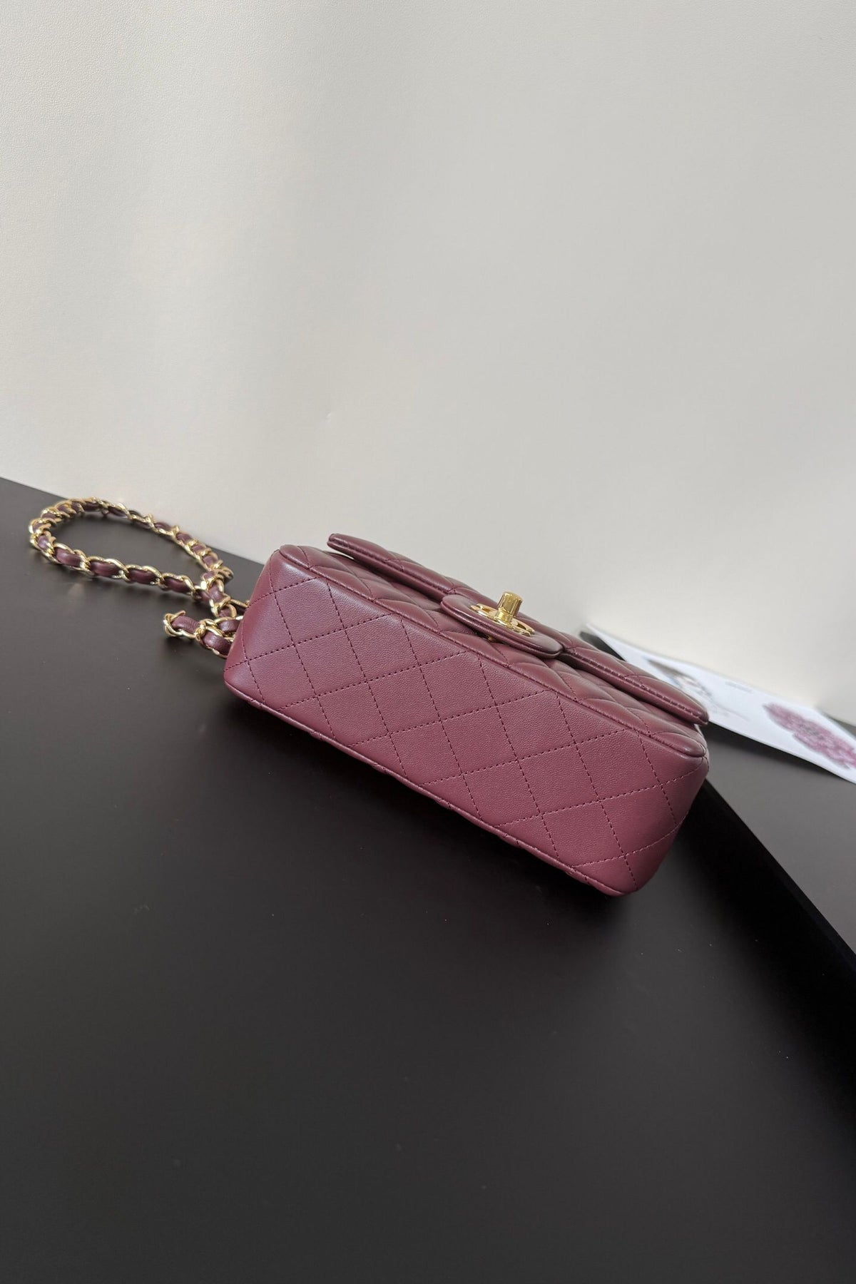 Upgraded version (full leather inside and outside) CF 20cm lambskin. Exclusive good product on the market. Please see the pictures for leather details and workmanship. It is perfect. Welcome to compare. 116 maroon gold buckle.