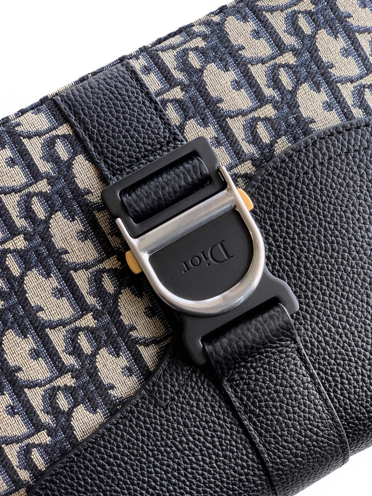 The Heritage Saddle Flap Messenger Bag is sophisticated and stylish with a distinctive style. Combining Oblique printed fabric with grained calfskin, it has an elegant saddle flap and is embellished with a Heritage buckle. A hallmark of classic craftsmans