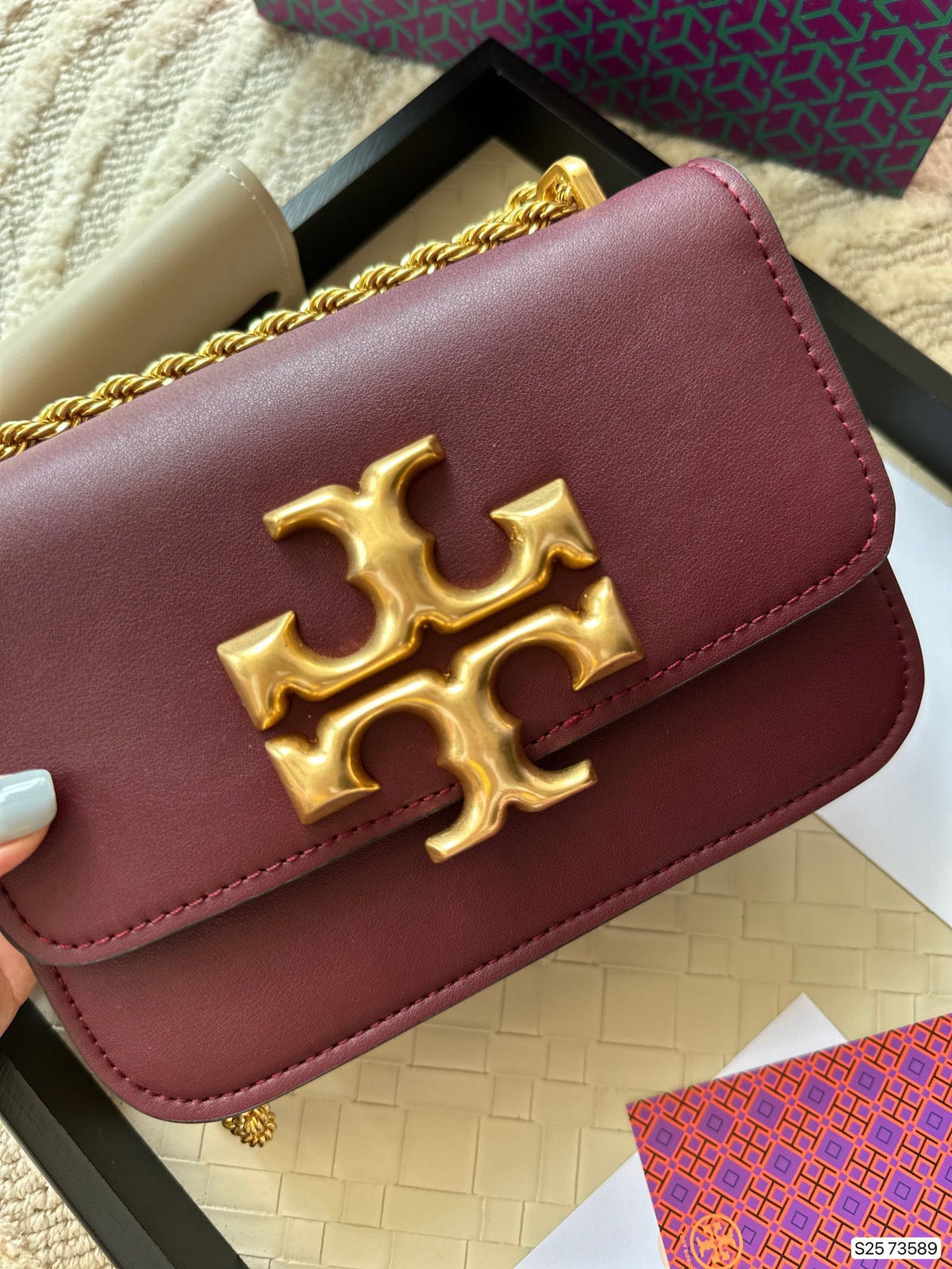 Gift box packaging Toryburch small gold bricks Toryburch really loves this metallic texture