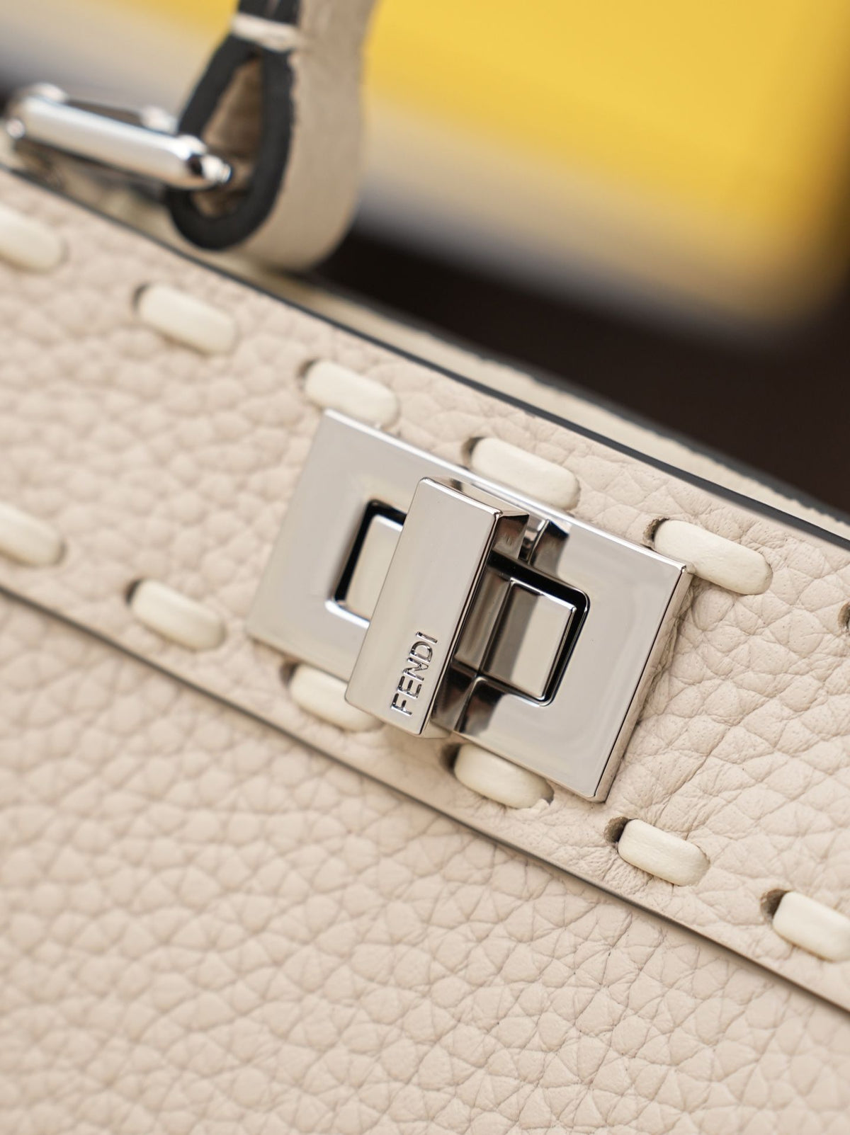 Model 15009, beige color, size 20cm. Details: beige hand-sewn, PeekabooISeeU medium-sized handbag, made of peel-effect calfskin leather, featuring classic twist locks on both sides, soft nappa leather lining, two compartments separated by a hard divider