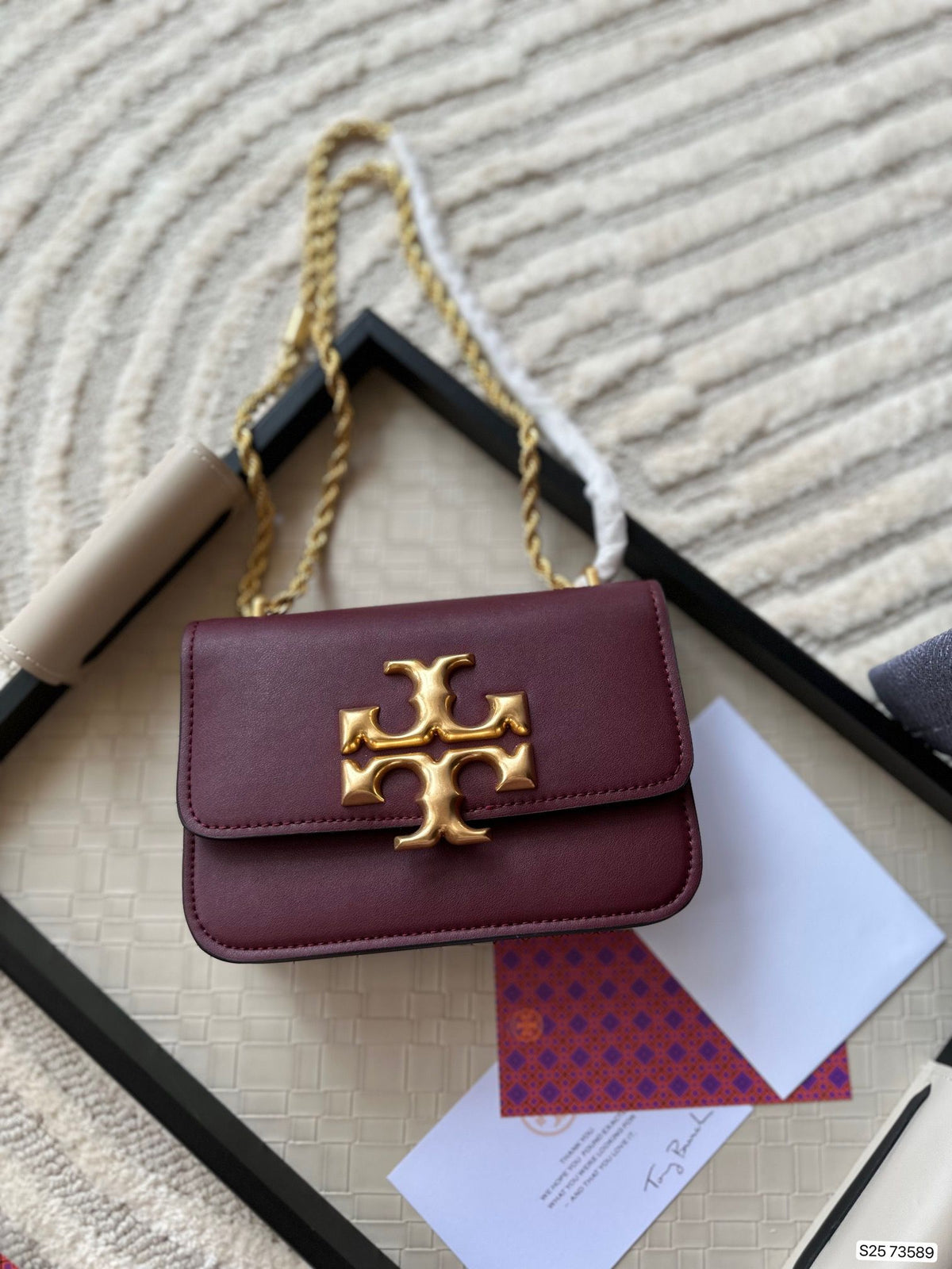 Gift box packaging Toryburch small gold bricks Toryburch really loves this metallic texture
