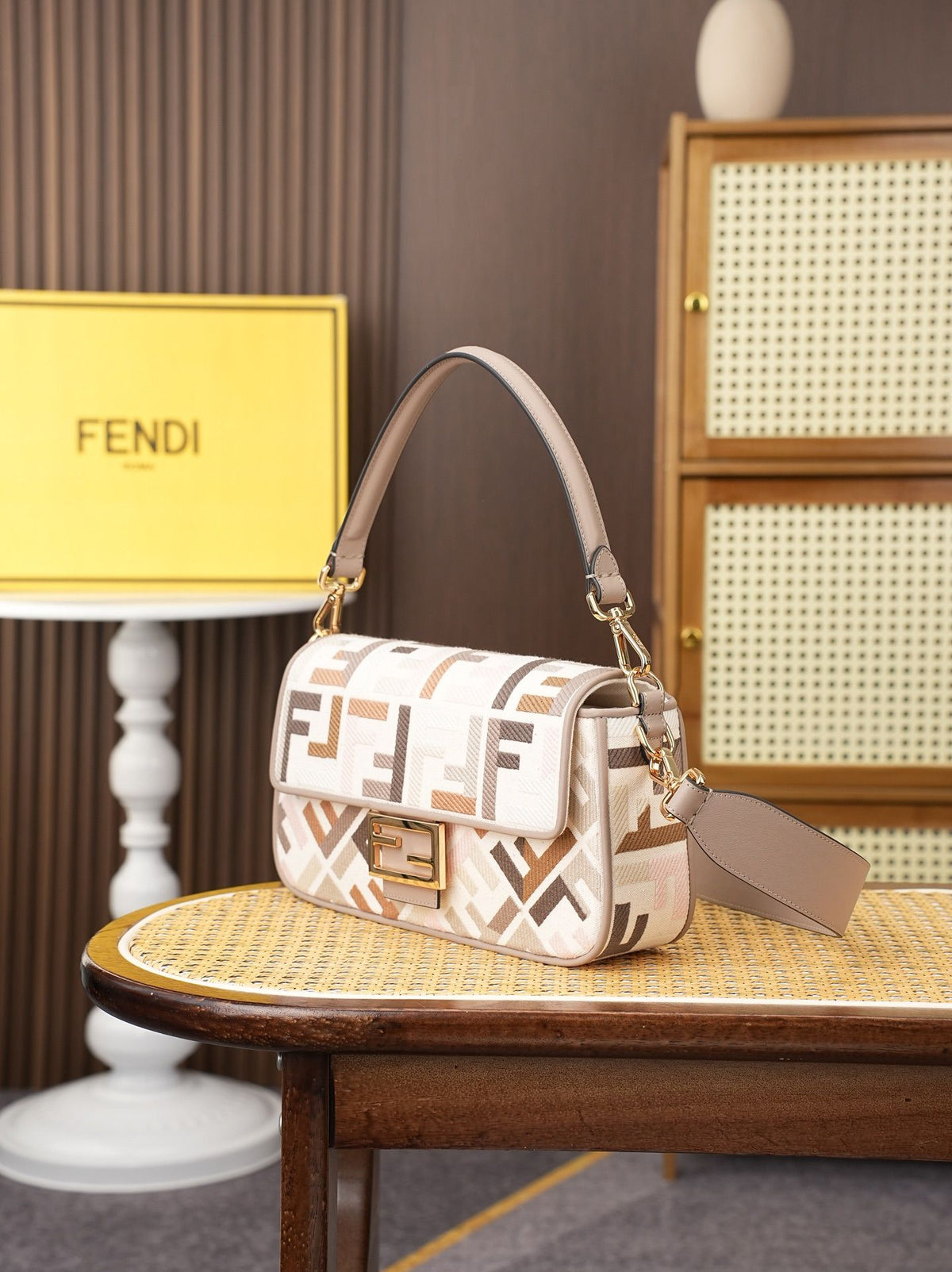 Model 6005, size 266.5 x 13.5 cm