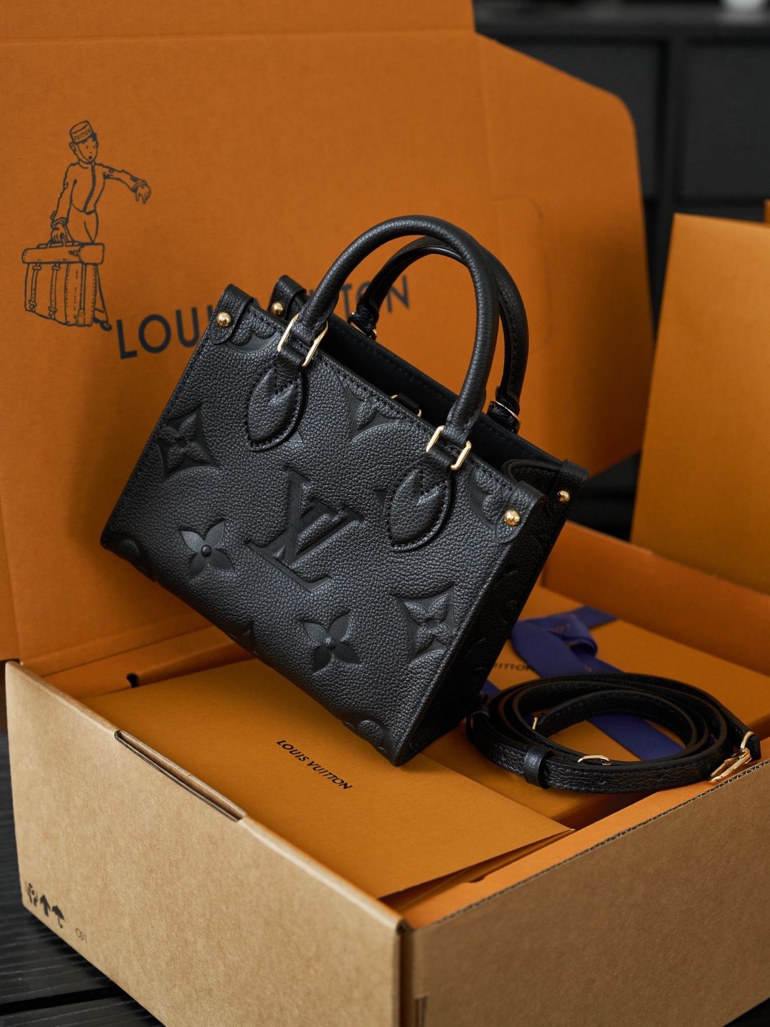 ONTHEGO BB handbag M46993 P1200, made of original calfskin, featuring all-steel vacuum plating and a variable code chip version