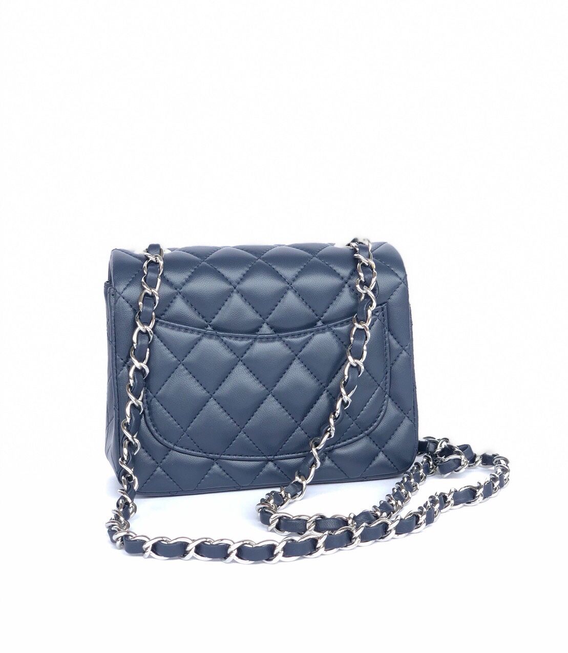 Fang Fatzi Mini 17cm CF has a very feminine elegance and inherits classics. It is listed as the historical sales champion and is an indispensable piece in every pink fan’s wardrobe. 17cm650 Sheepskin