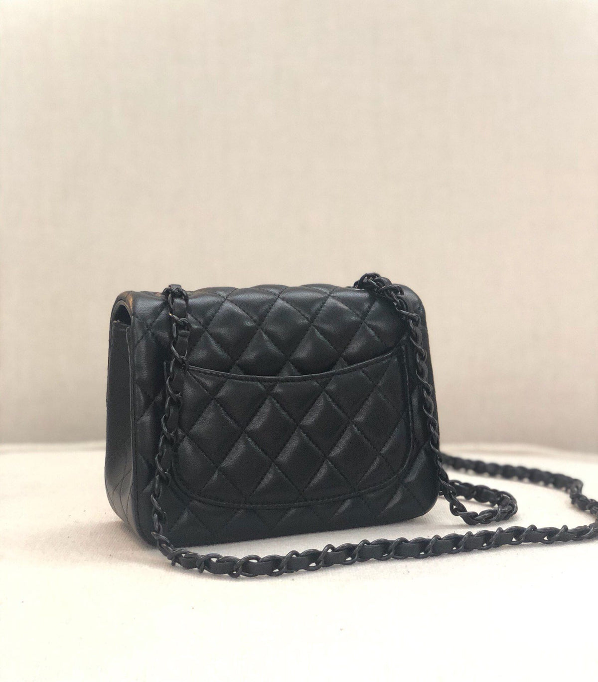 cm shipped, classic CF black gun hardware, classic full rhombus, imported sheepskin lining is also matching black lambskin, cool to the end, brand new upgraded version, super good leather, conscientious work, size 17cm p680