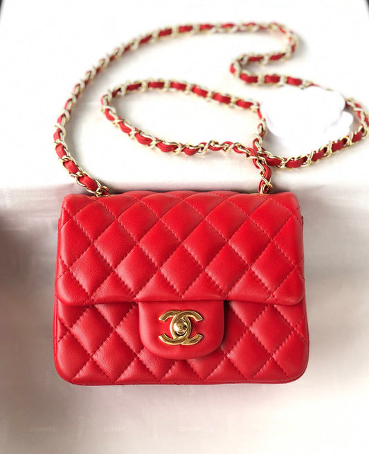 Fang Fatzi Mini 17cm CF has a very feminine elegance and inherits classics. It is listed as the historical sales champion and is an indispensable piece in every pink fan’s wardrobe. 17cm650 Sheepskin