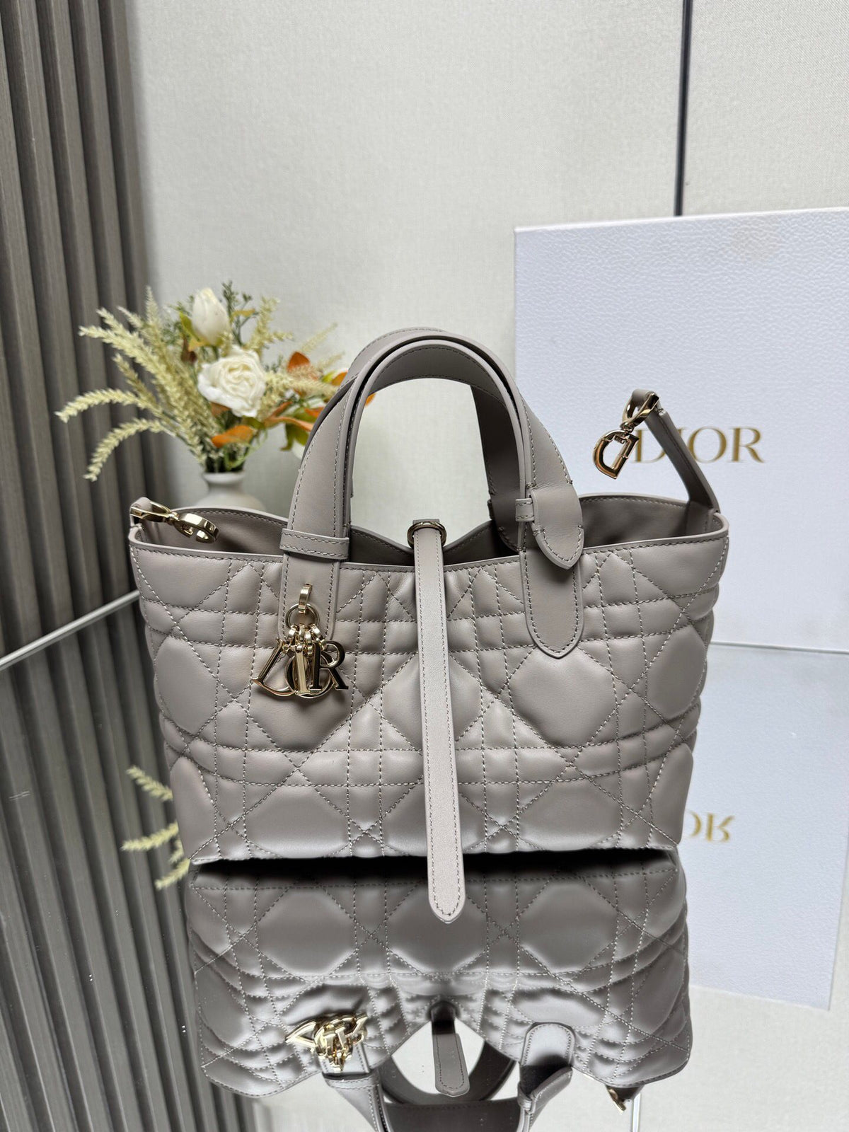 New Color TOUJOURS Handbag [New Color Gray Small]