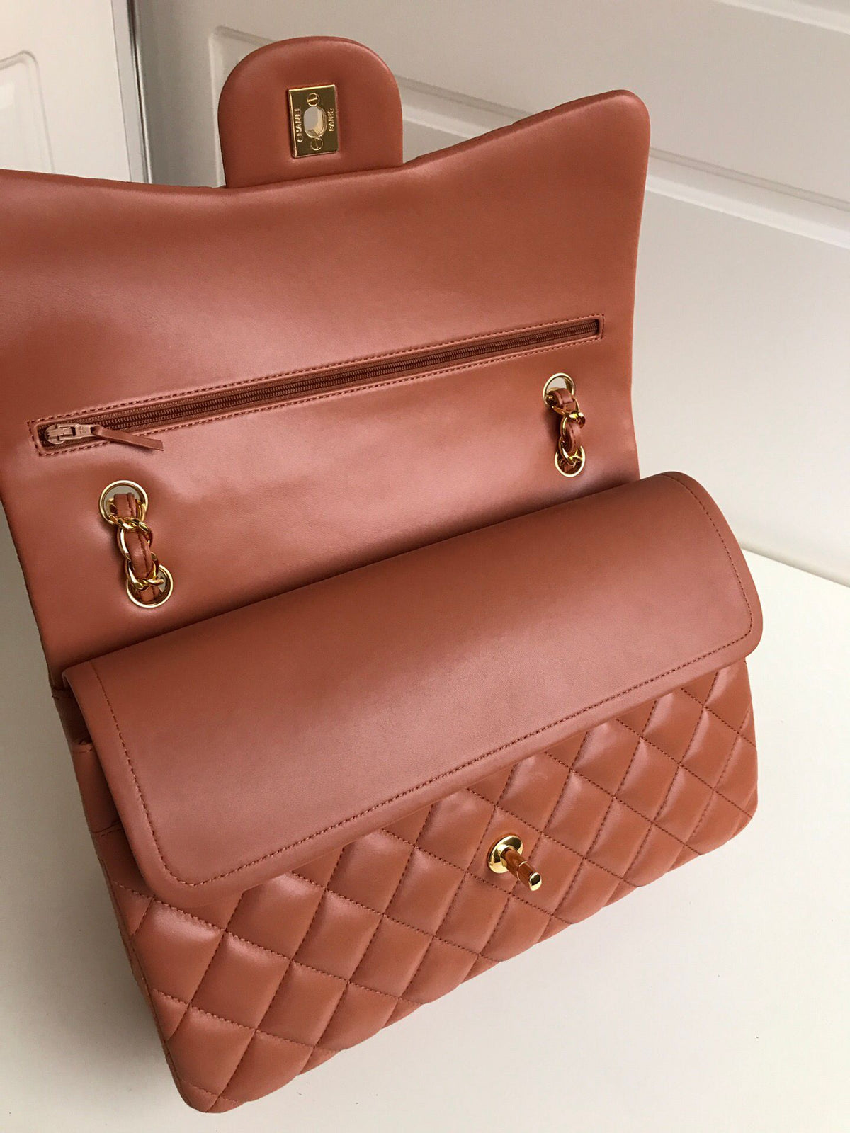 Upgraded version A1113 So beautiful that no one has friends CF Classic rhombus series Original lambskin small buckle version Professionally customized heavyweight hardware shoulder straps Handmade wiring Matching with same color lining Exquisite hot stamp