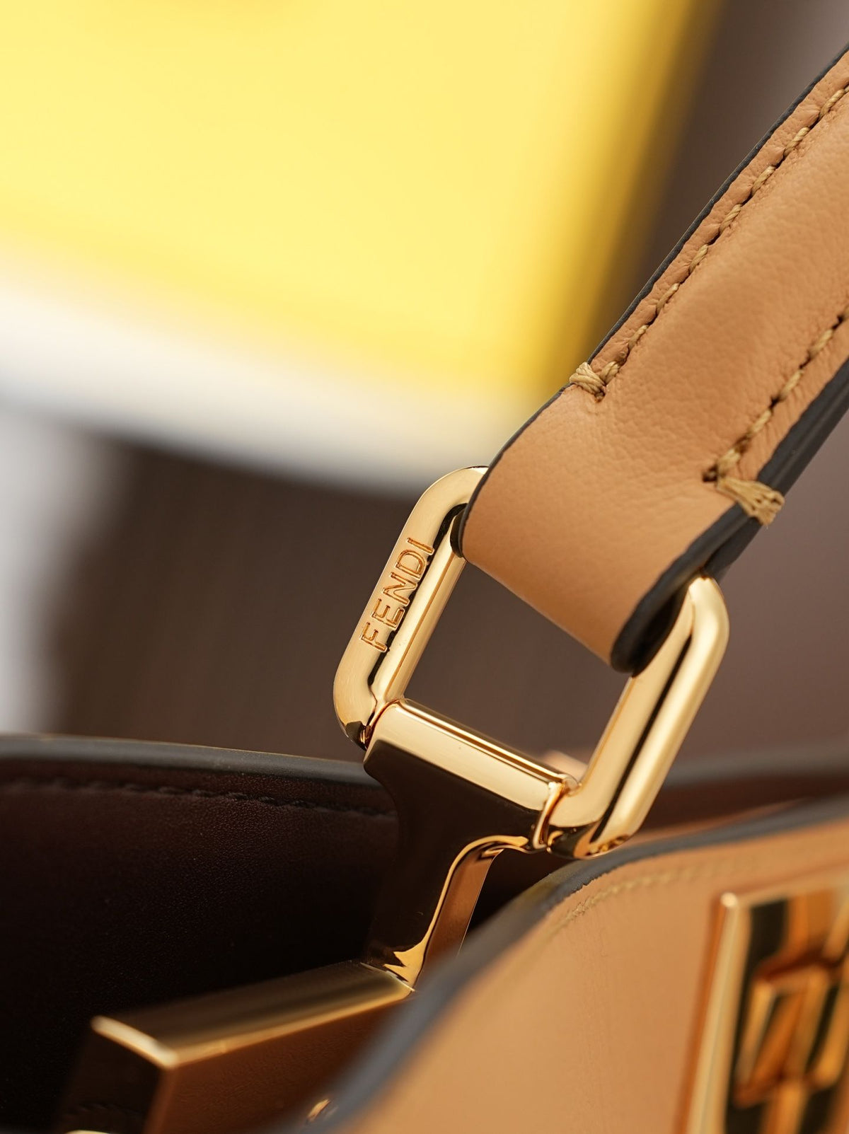 In Model 8005, the dimensions are 27x21x9.5cm