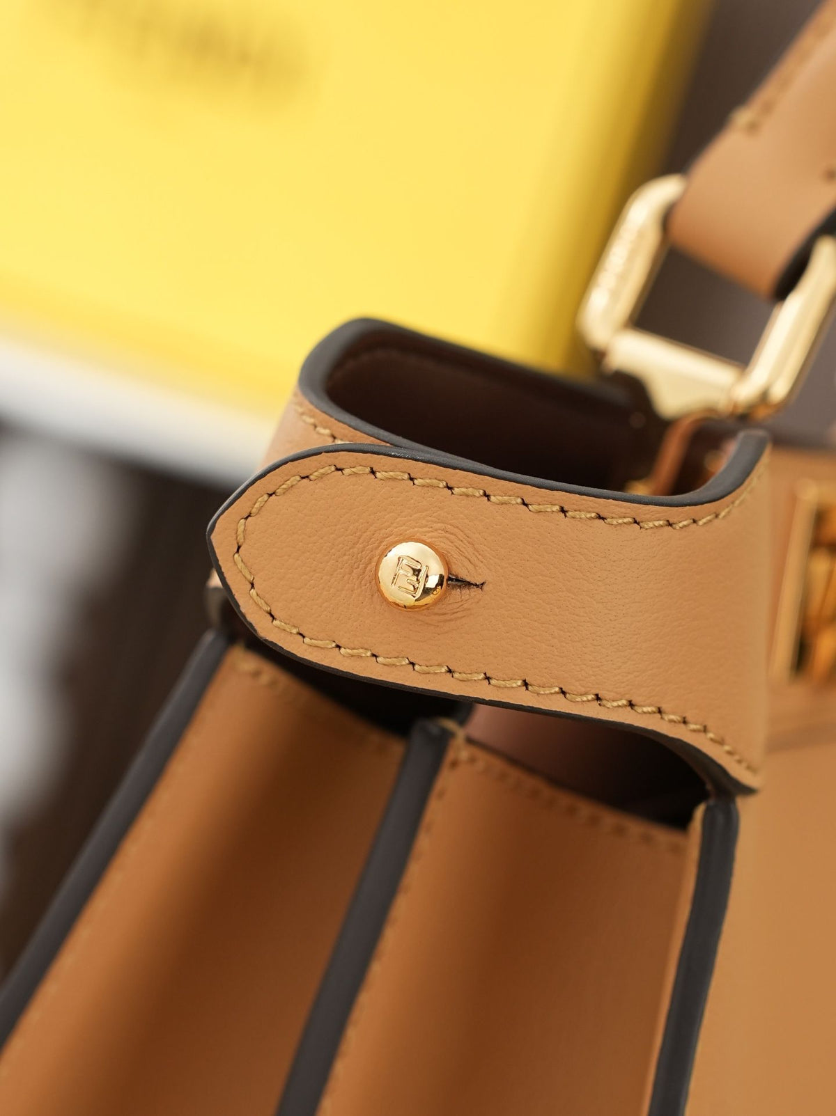 In Model 8005, the dimensions are 27x21x9.5cm