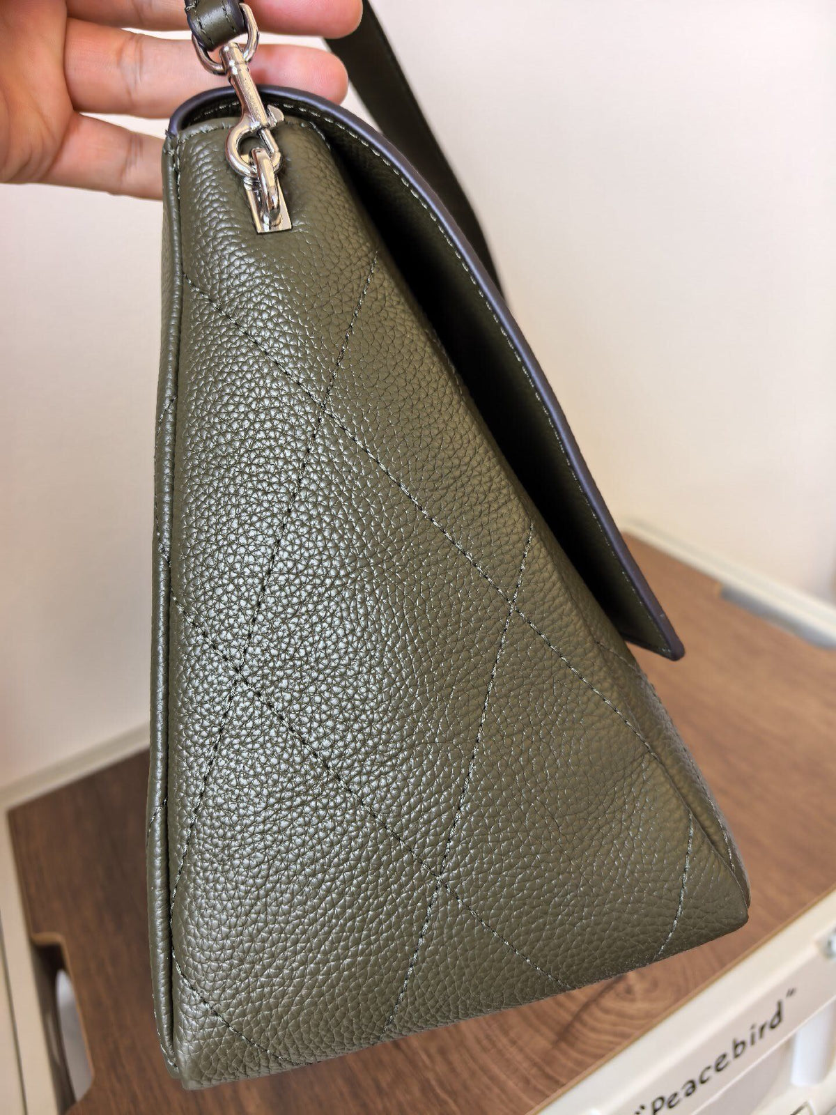 Title: 1520 Large TORY BURCH | Black Gold Charlie Quilted Shoulder Collection Black Gold Charlie Bag Selection Guide Here Comes the Large Super Capacity, Commuter Stopper, Short Apprentice, OK, Medium Size, Suitable for Daily Streetwear, Super Atmosphere