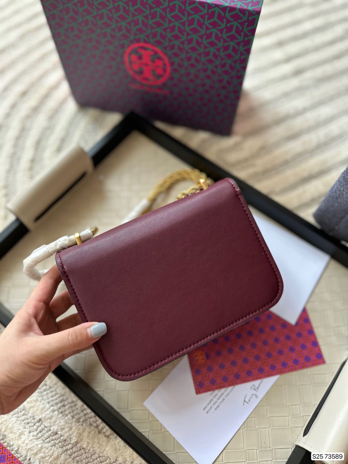 Gift box packaging Toryburch small gold bricks Toryburch really loves this metallic texture