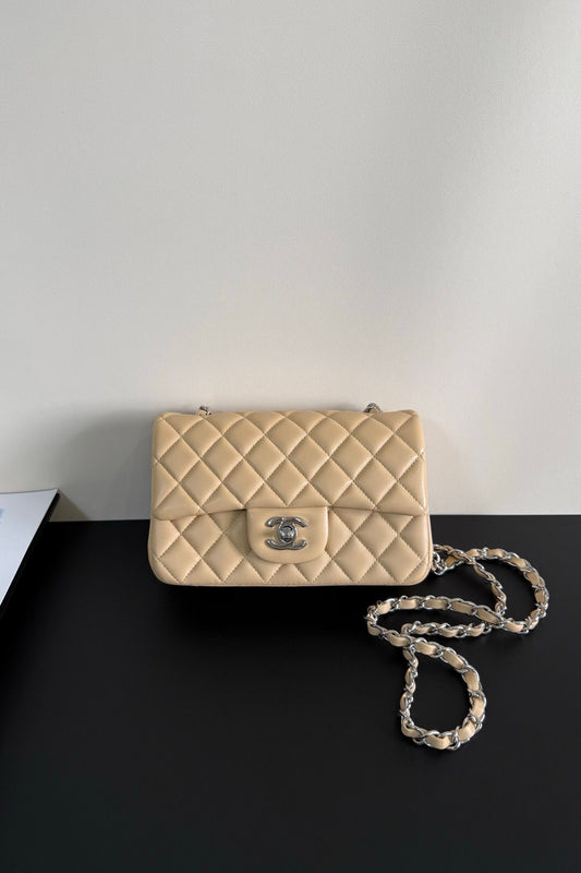 Upgraded version (full leather inside and outside) CF 20cm lambskin. Exclusive good product on the market. Please see the pictures for leather details and workmanship. It is perfect. Welcome to compare. 116 apricot silver buckle.