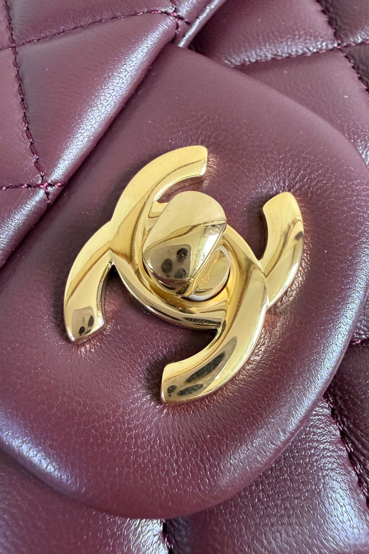 Upgraded version (full leather inside and outside) CF 20cm lambskin. Exclusive good product on the market. Please see the pictures for leather details and workmanship. It is perfect. Welcome to compare. 116 maroon gold buckle.