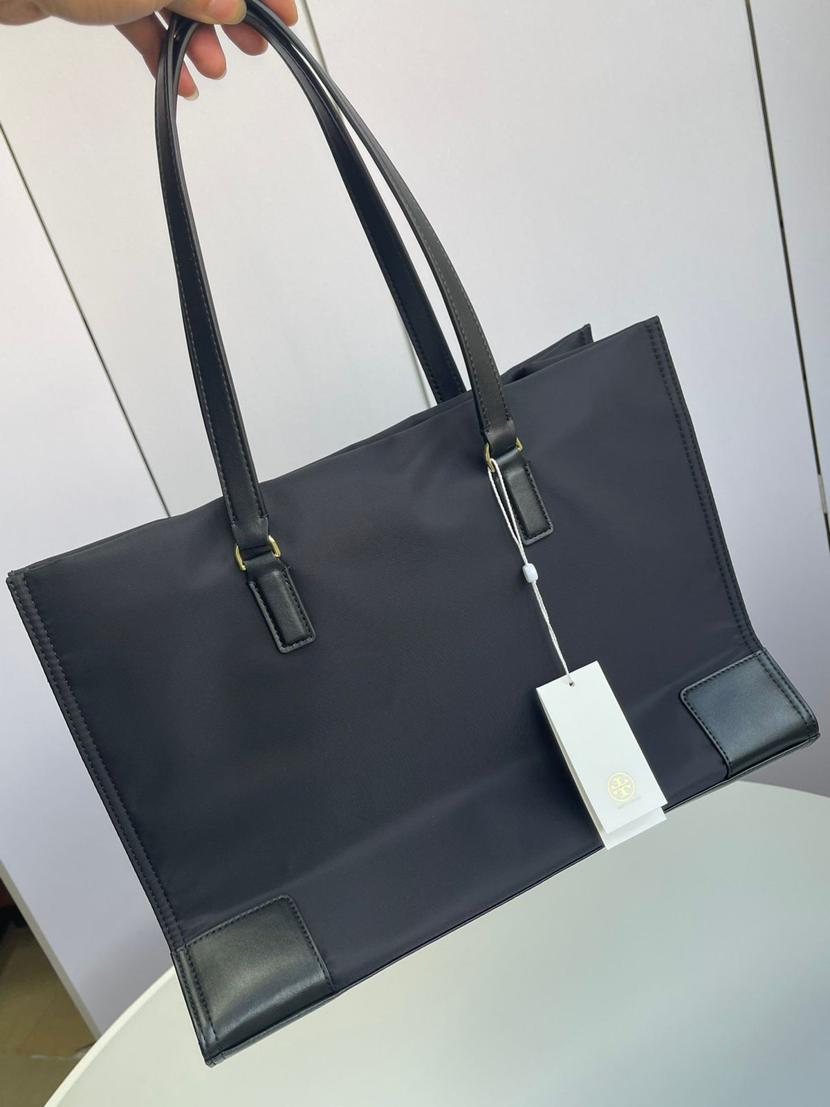 Black and blue arrived at 81478 tory Burch ELLA new solid color nylon shoulder tote bag with excellent practicality, size 372616, number h007