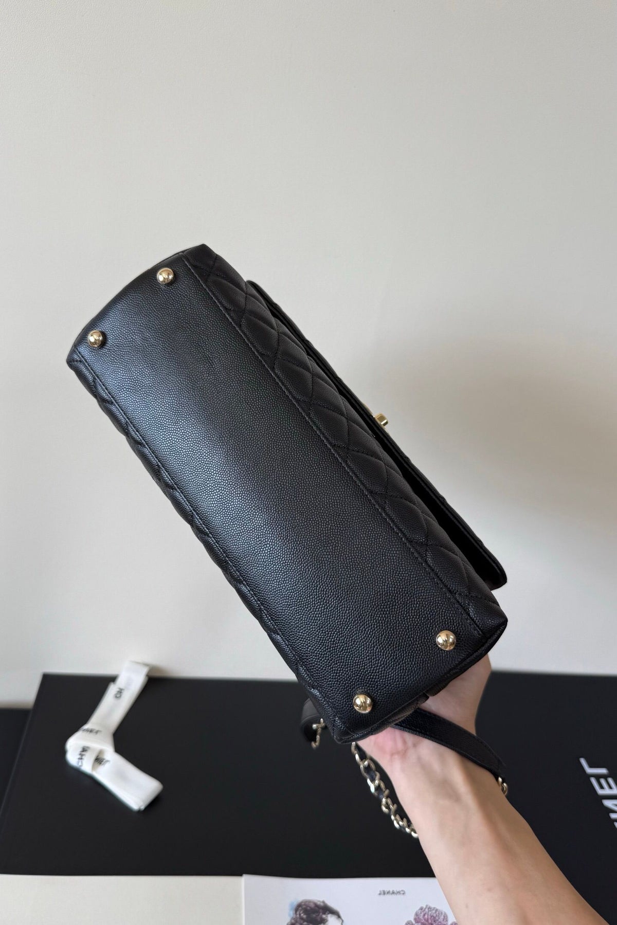A184Coco handle top flip single shoulder chain handle bag, detachable shoulder strap, original cowhide soft to the touch, full copper hardware, size 28cm1150