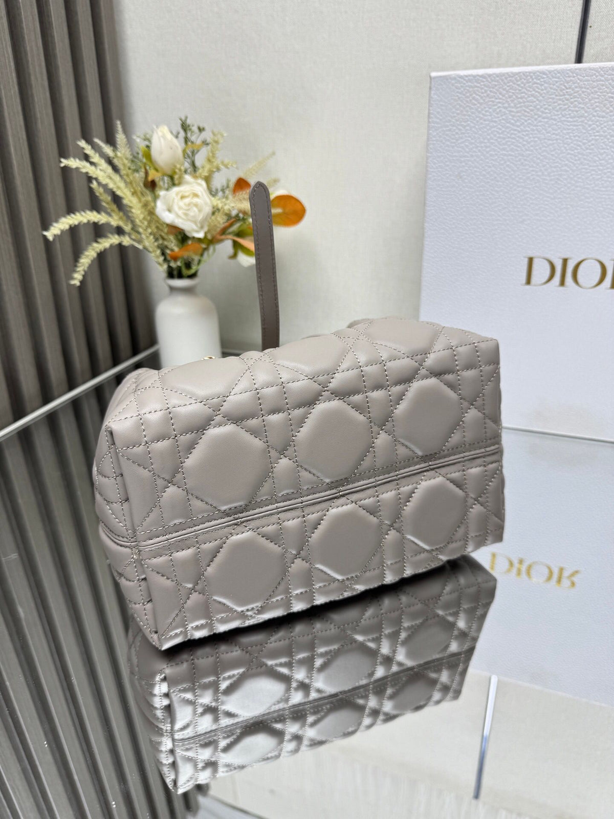 New Color TOUJOURS Handbag [New Color Gray Small]