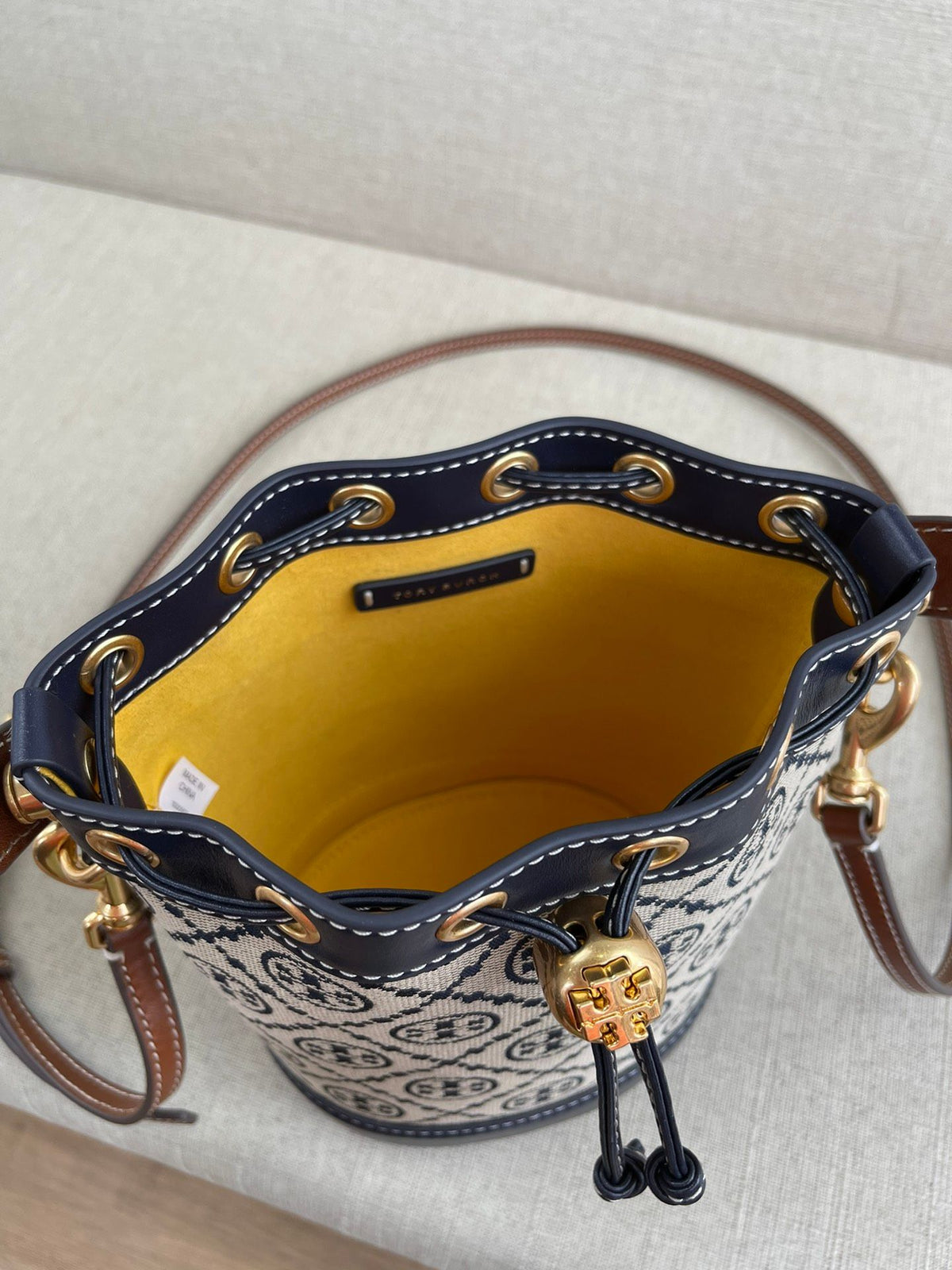 TORY BURCH TB Latest and Most Popular TMonogram Jacquard Drawstring Bucket Bag Logo Jacquard Double T Logo Women's Single Shoulder Crossbody Stray Bag Size: Length 16, Height 18.5, Width 11