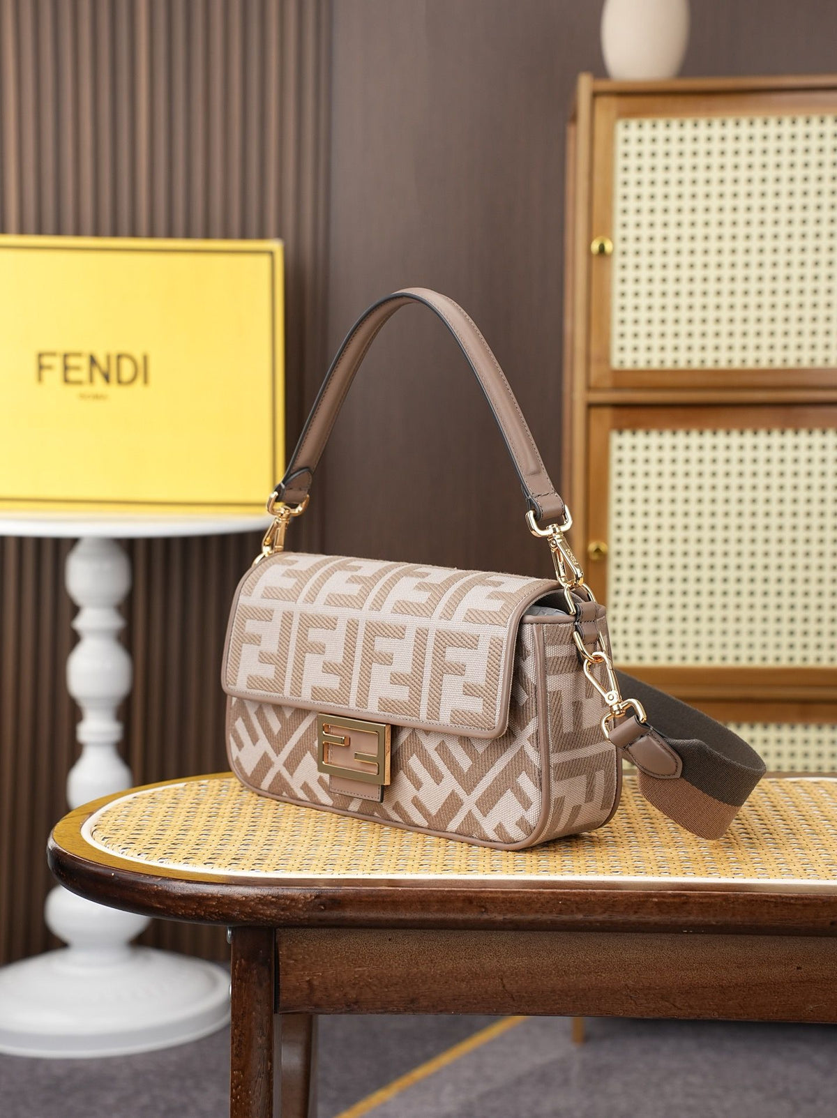 Model 6005, size 266.5 x 13.5 cm