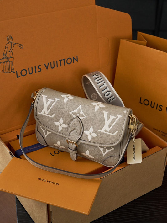 DIANE handbag M46583 P1480 Elephant Grey Baguette