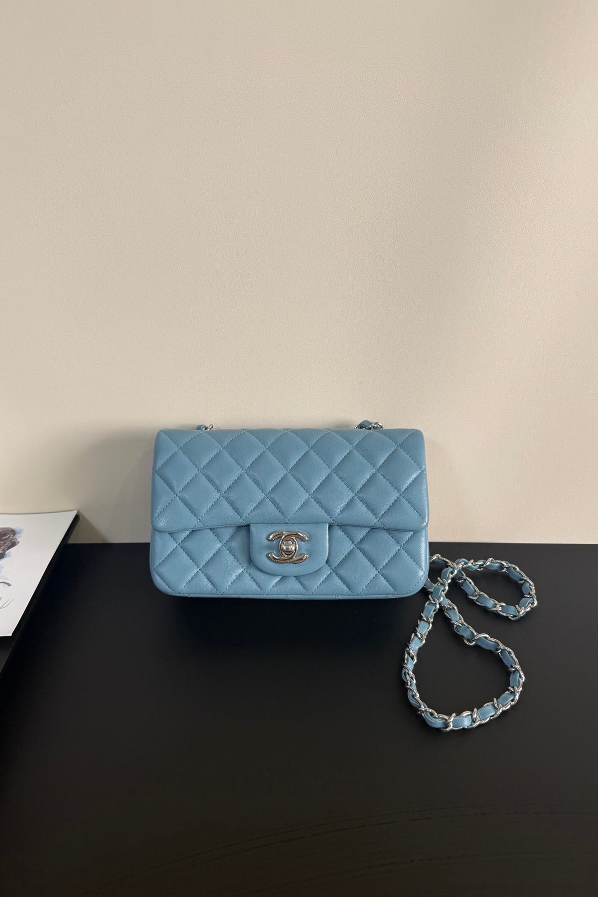 Upgraded version (full leather inside and outside) CF 20cm lambskin. Exclusive good product on the market. Please see the pictures for leather details and workmanship. It is perfect. Welcome to compare. 116 light blue