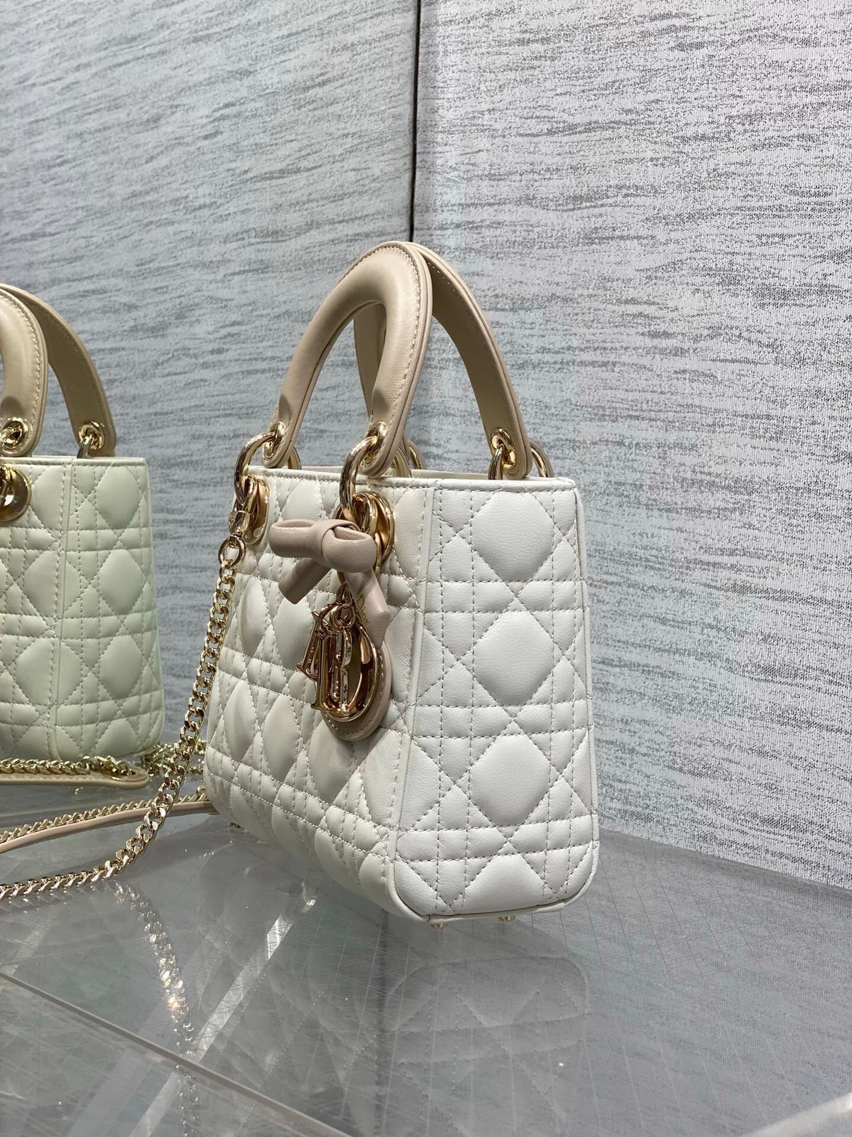 Classic Lady's latest bow-tie Princess Diana bag. A must-have three-compartment bag for everyone. Charming, elegant and full of aura. It is also full of femininity when carried cross-body. Classic fashion style. This beautiful bag is available on Instagra