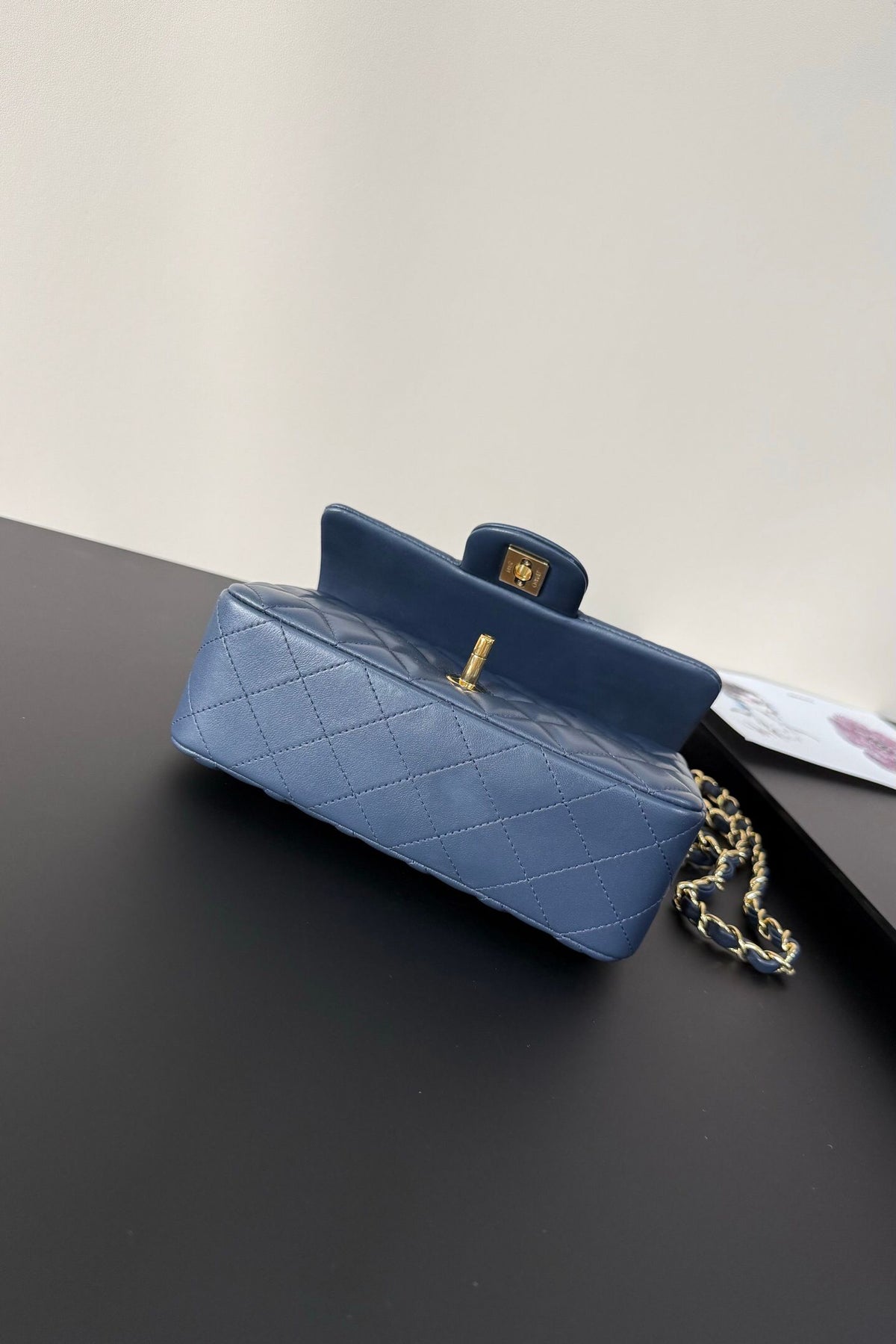 Upgraded version (full leather inside and outside) CF 20cm lambskin. Exclusive product in the market. Please see the pictures for leather details and workmanship. It is perfect. Welcome to compare. 116 dark blue gold buckle.