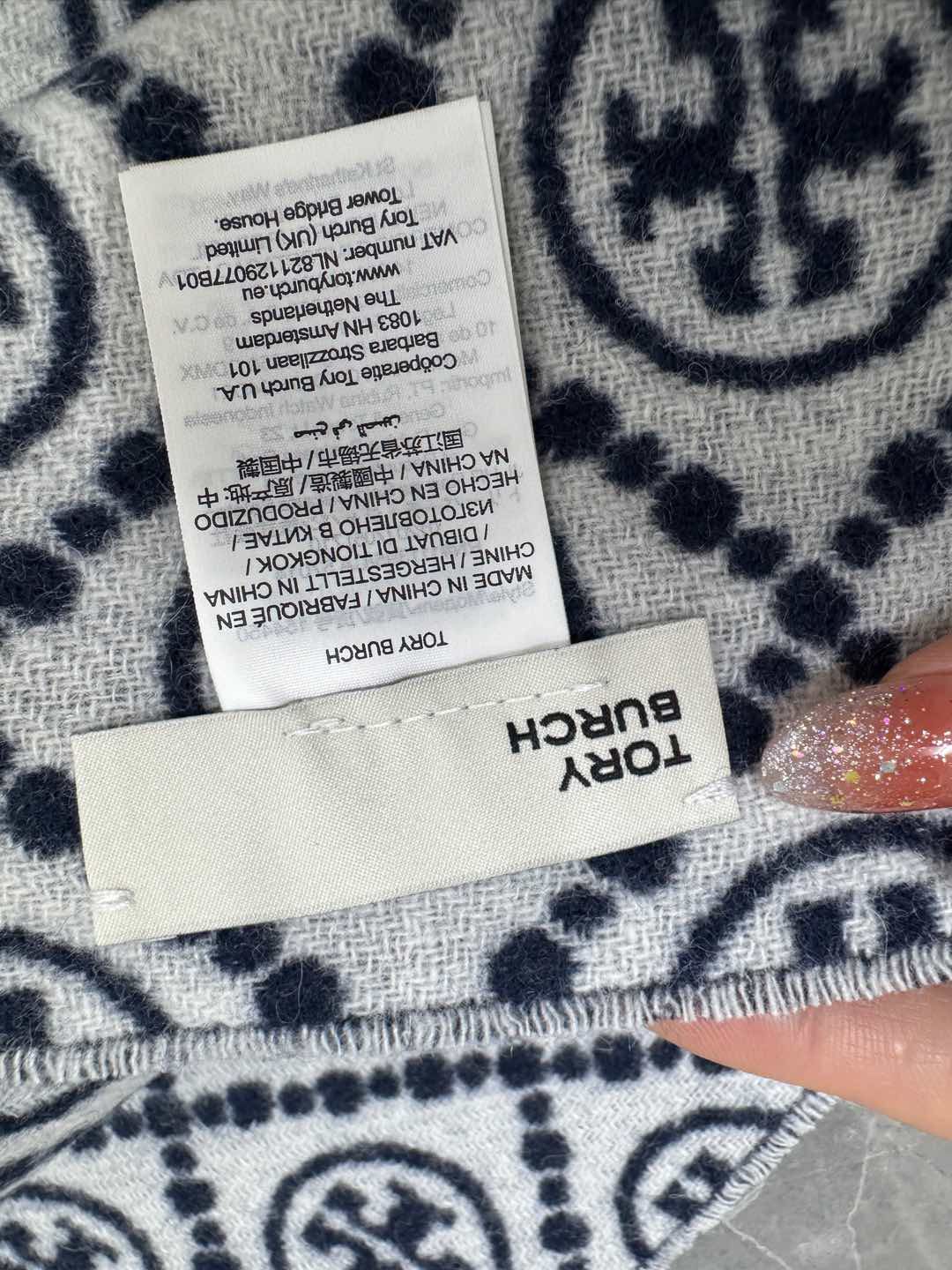 TORY BURCH.TB new double-sided scarf/navy blue