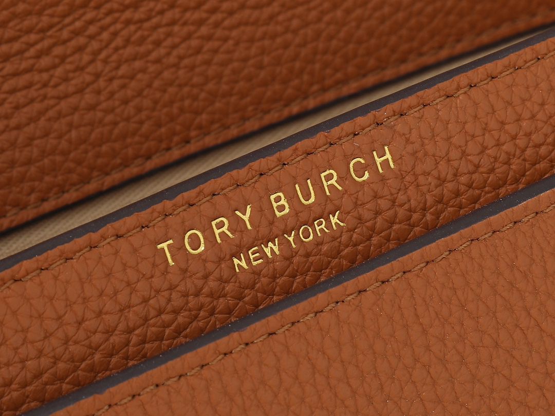 Original order quality, new product attention to details guarantee genuine leather TORY BURCH, Tang Libaiqi's new Miller organ bag! Crafted with lychee patterned cowhide and adorned with iconic shiny gold double tlogo, the adjustable length leather should