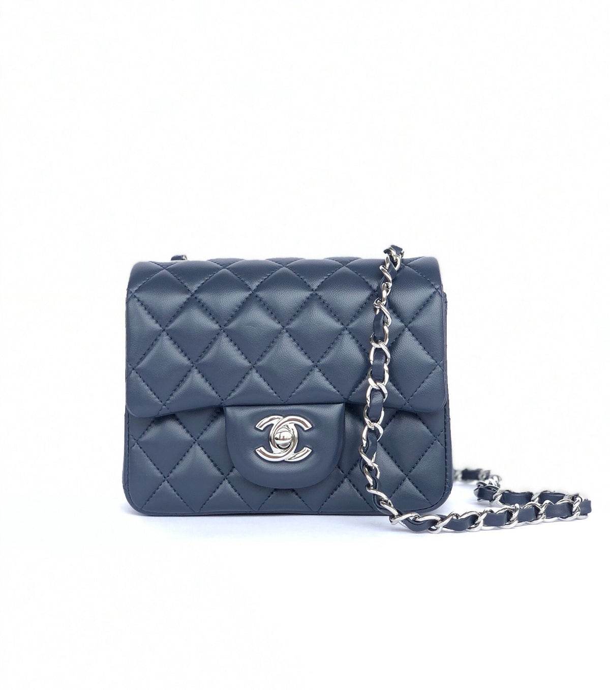 Fang Fatzi Mini 17cm CF has a very feminine elegance and inherits classics. It is listed as the historical sales champion and is an indispensable piece in every pink fan’s wardrobe. 17cm650 Sheepskin