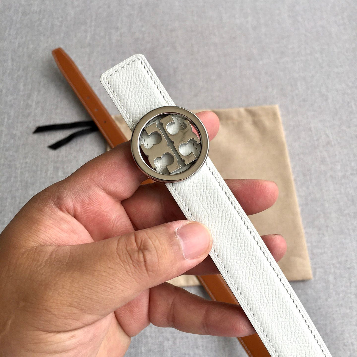 Tory Burch women's models are on sale and popular. Thank you for customer feedback. Real photos. Top quality products. See details. Available in 2.5CM. Available in all sizes