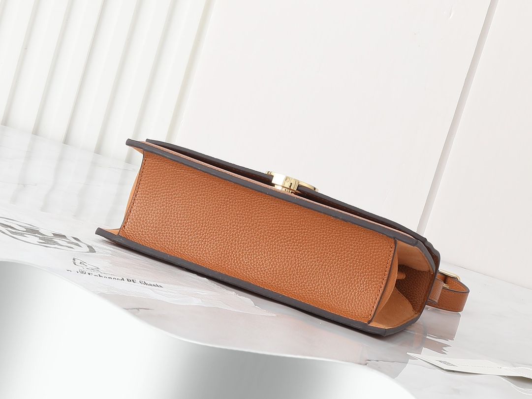 Original order quality, new product attention to details guarantee genuine leather TORY BURCH, Tang Libaiqi's new Miller organ bag! Crafted with lychee patterned cowhide and adorned with iconic shiny gold double tlogo, the adjustable length leather should