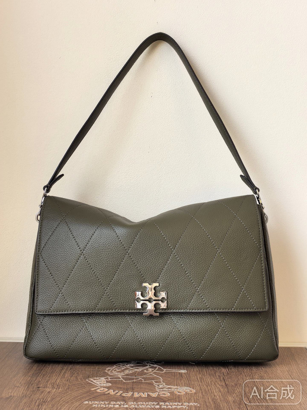 Title: 1520 Large TORY BURCH | Black Gold Charlie Quilted Shoulder Collection Black Gold Charlie Bag Selection Guide Here Comes the Large Super Capacity, Commuter Stopper, Short Apprentice, OK, Medium Size, Suitable for Daily Streetwear, Super Atmosphere